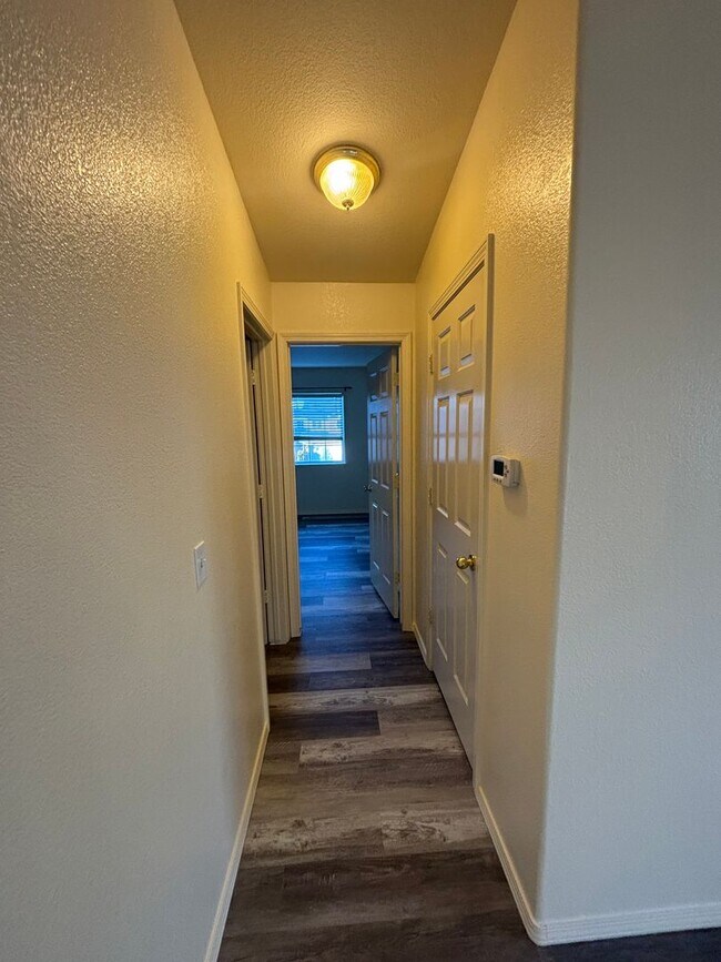 Building Photo - 726-728 E Spokane Ave