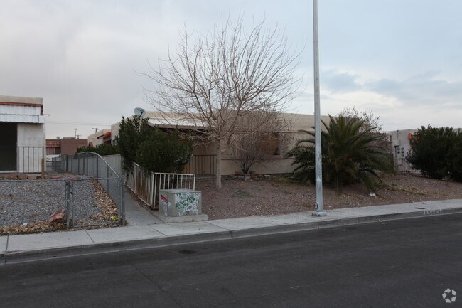 Primary Photo - 5300 Redberry St