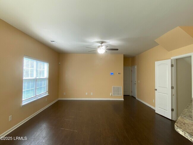 Building Photo - 204 Mission Way