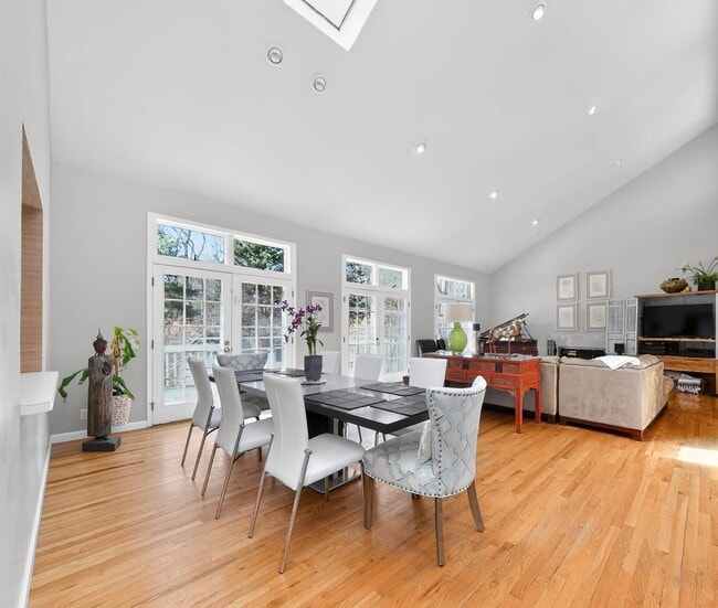 Building Photo - 150 Talmage Farm Ln