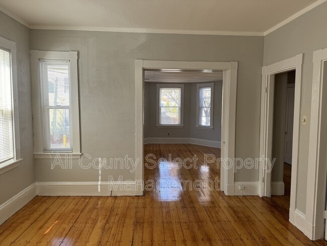 Building Photo - 22 Sargent Ave