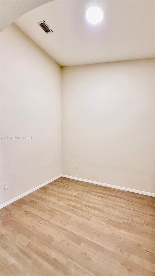 Building Photo - 3323 NE 11th Dr