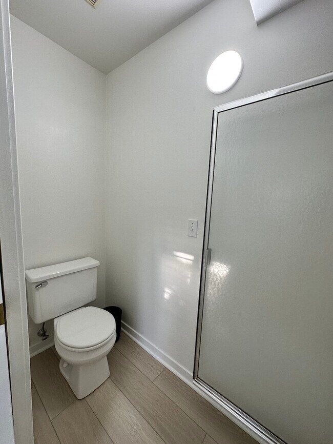 Building Photo - Grandville Condo 3 Bedroom and 2.5 Bathrooms