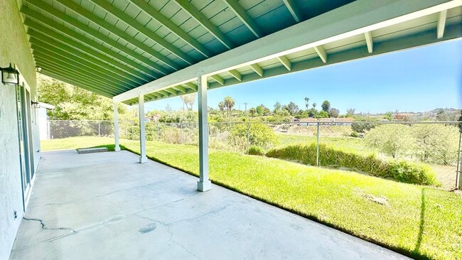 Building Photo - Beautiful Ranch-Style, Single-Story, on Co...