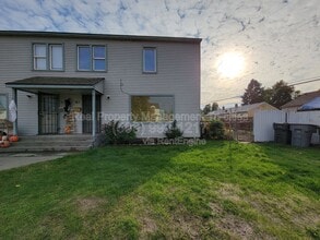 Building Photo - 87 Symons St