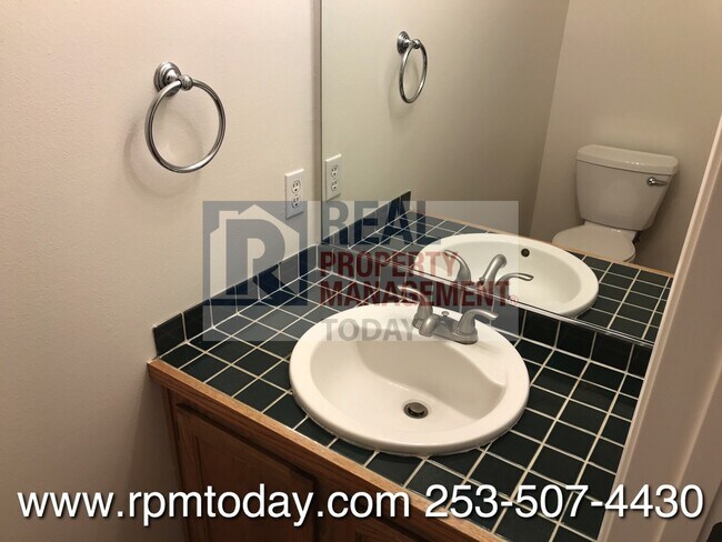 Building Photo - Beautiful 4 Bedroom Home in South Hill!