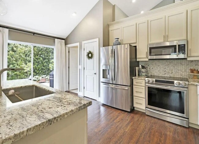 Building Photo - 1752 Harborside Cir