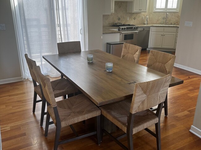 Building Photo - 425 11th St