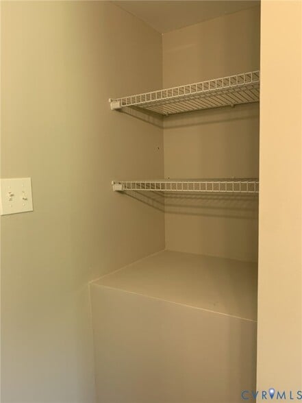 Building Photo - 4202 Thomas Dr