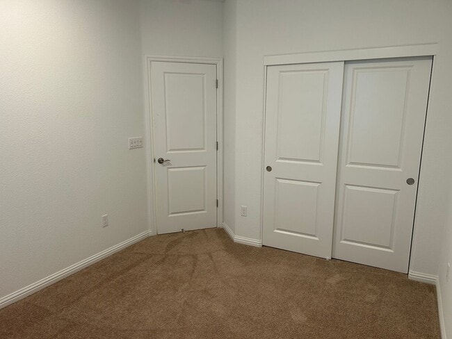 Building Photo - Beautiful 4 Bedroom 3 Bath Brentwood Home