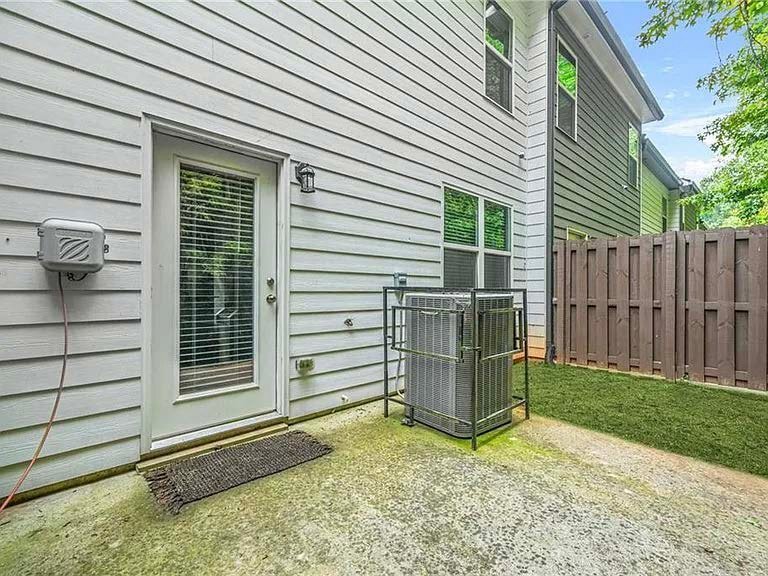 Building Photo - 3181 Meadowstone Ln SW