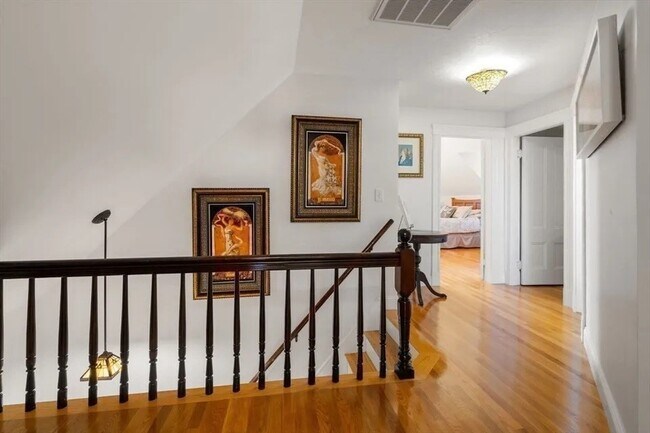 Building Photo - 106 Grovers Ave