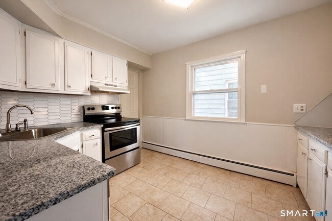 Building Photo - 230 N Main St