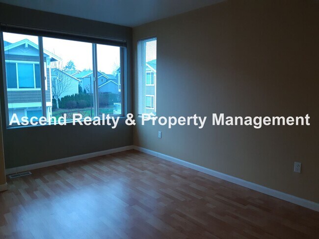 Building Photo - Sexton Mtn 3 Bed End Unit Townhome, Huge G...