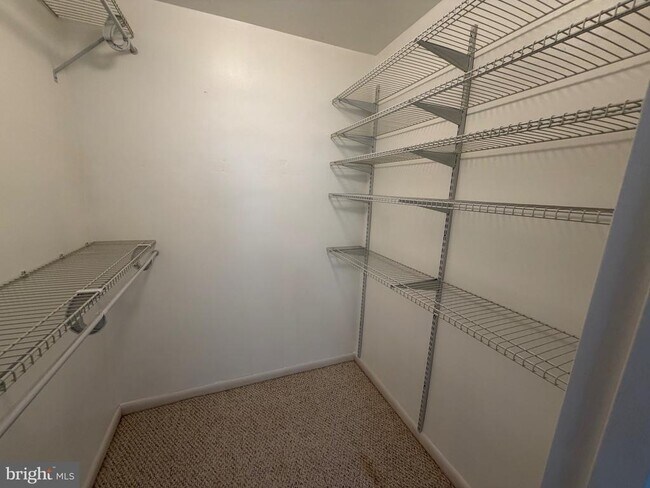 Building Photo - 4390 Lorcom Ln