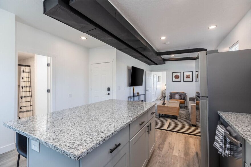 Building Photo - 677 S 700 E