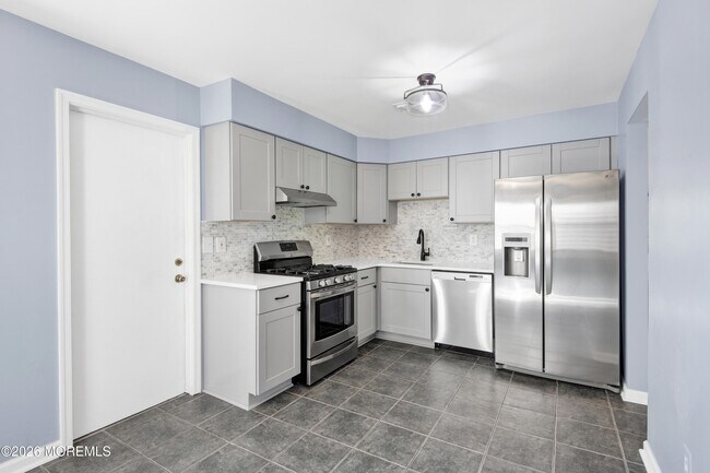 Building Photo - 6 Stowe Ct