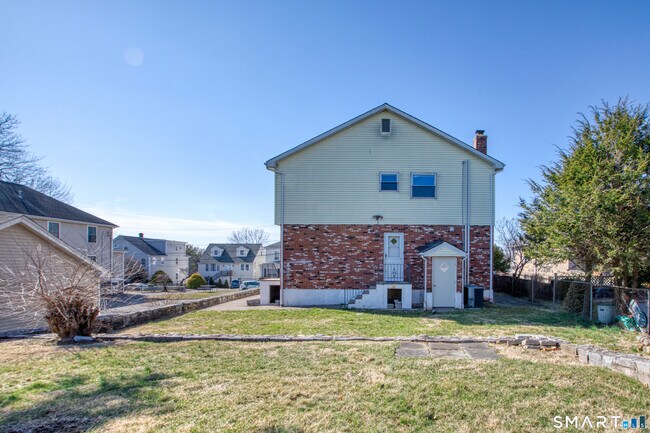 Building Photo - 25 Alexander St