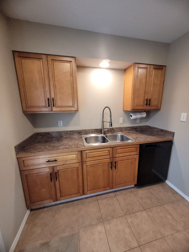 Building Photo - 1218 W Spruce St