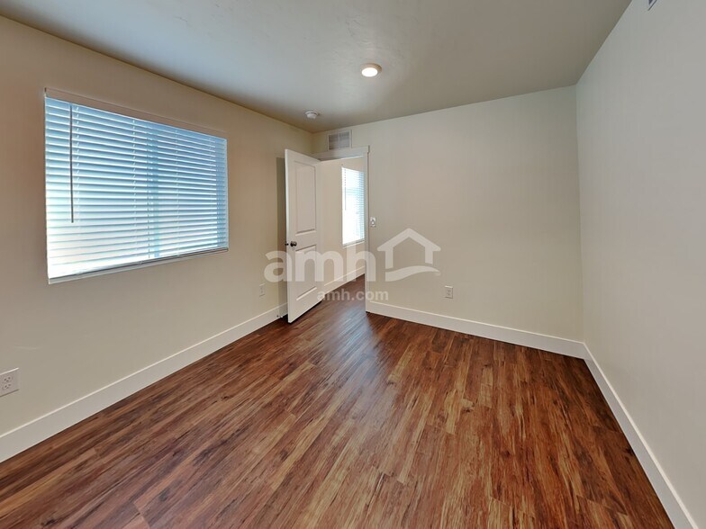 Building Photo - 4065 N Keklik Ave