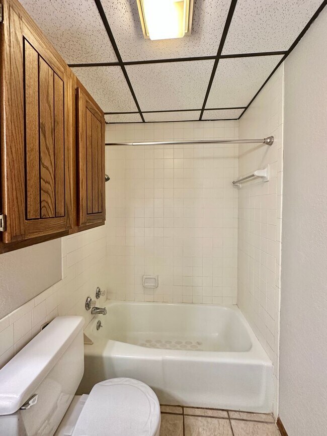 Building Photo - 4647 W Gore Blvd