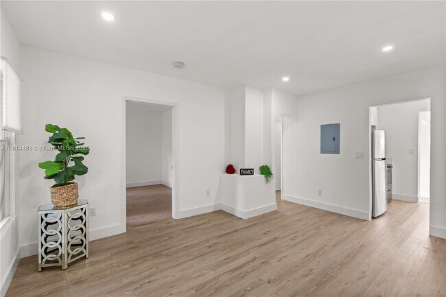 Building Photo - 2508 SW 10th St