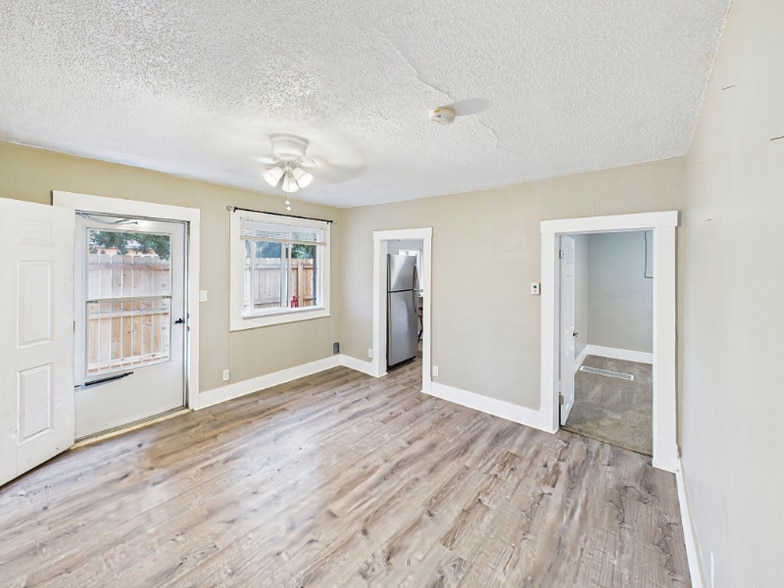 Building Photo - 404 S Race St