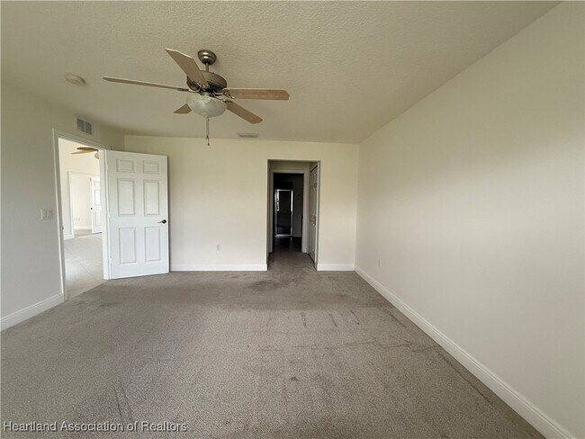 Building Photo - 3208 Pointe Ave