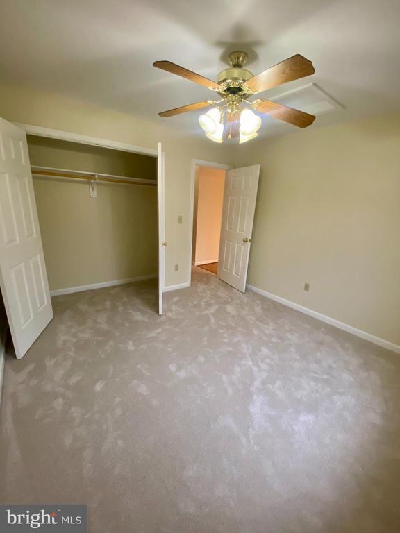 Building Photo - 9504 S Royal Crest Ct