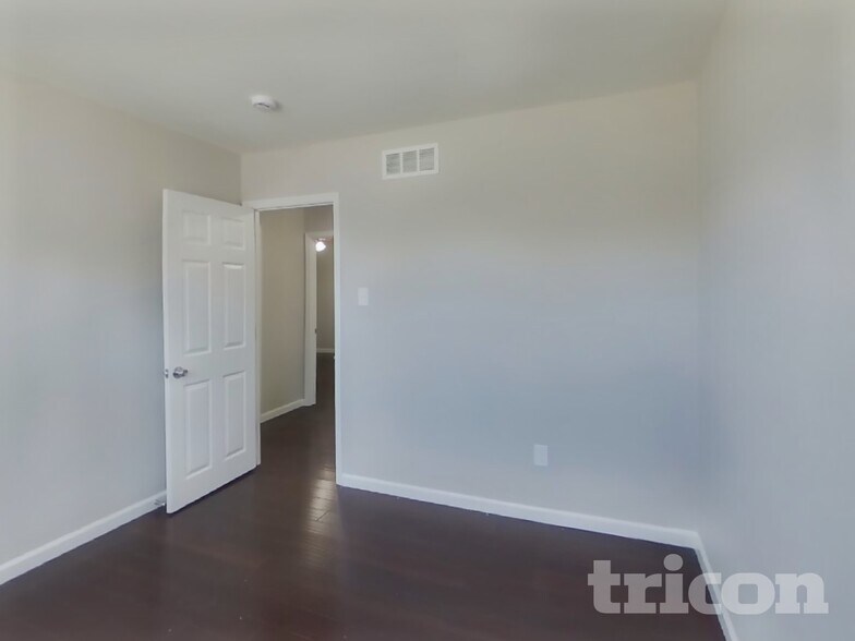 Building Photo - 3 Meadow Glen Rd