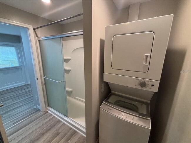 Building Photo - 107 W 6th St