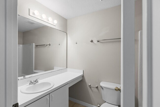 Building Photo - 173 SW Ray Ave