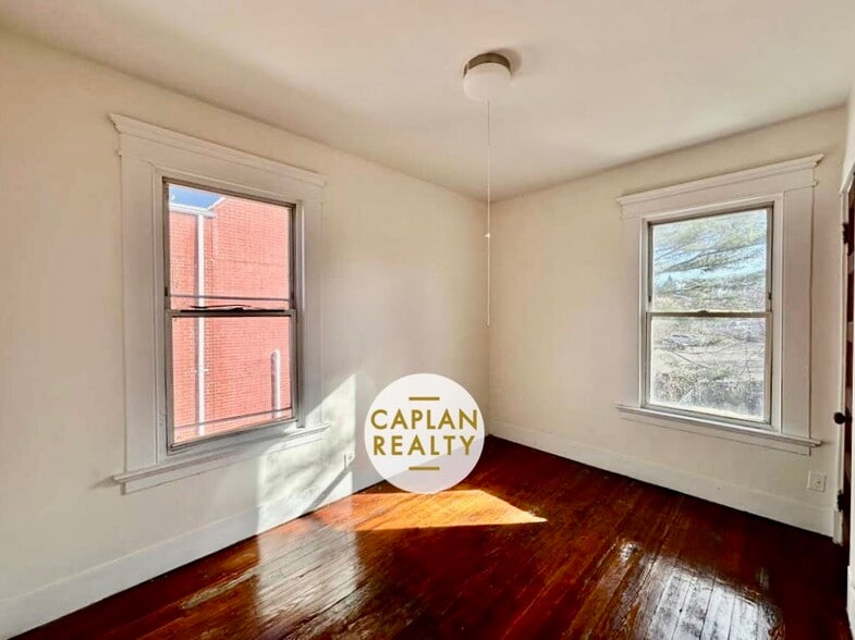 Building Photo - 104 Webster St