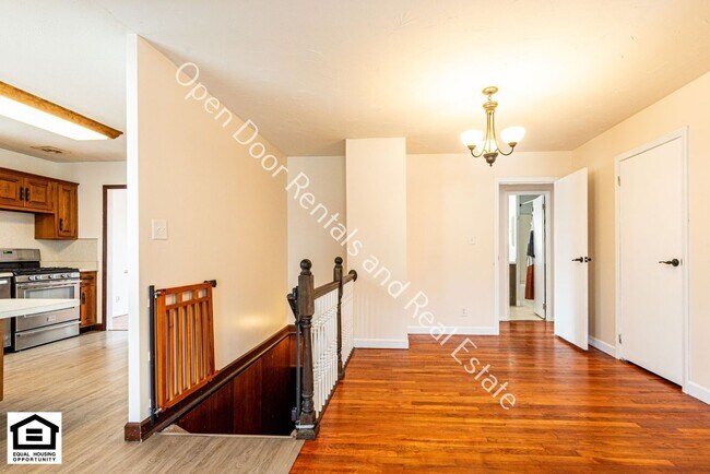 Building Photo - Charming 3 Bedroom Home with Fantastic Outdoor Space - Animals Welcome!