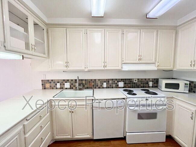 Building Photo - 2571 N Whitewater Club Dr