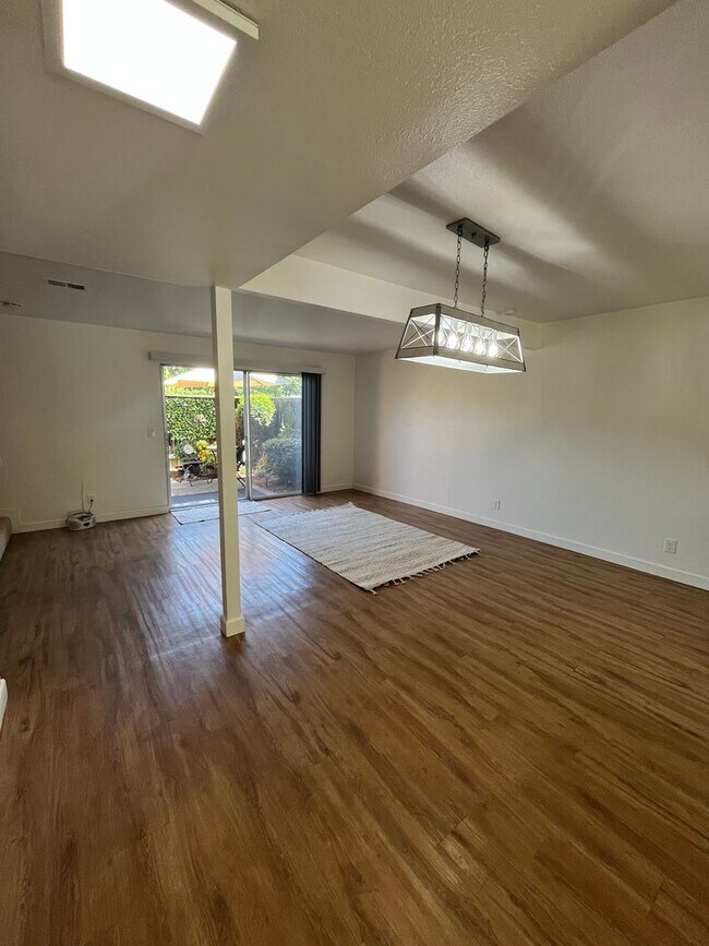 Building Photo - Charming 2-Story Condo on Greenbelt-$500 O...