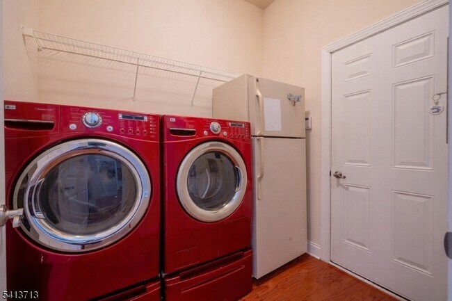 Building Photo - 47 Schindler Ct
