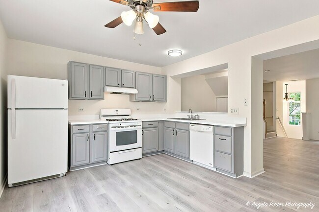 Building Photo - 259 W Whispering Oaks Ln