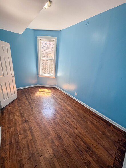 Building Photo - 1426 S Avers Ave