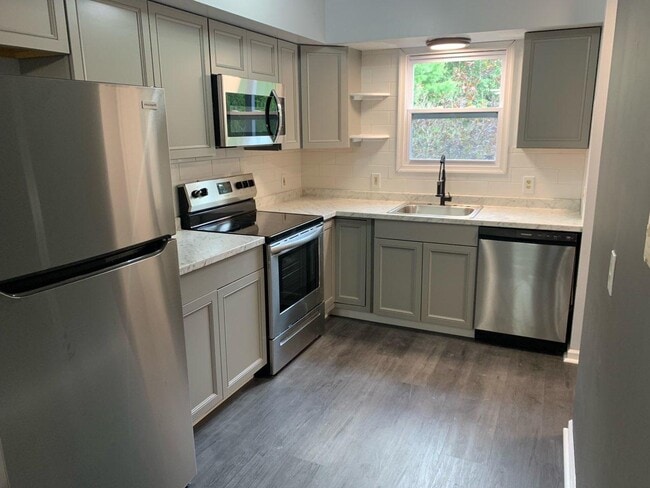Building Photo - 103 Parish Park