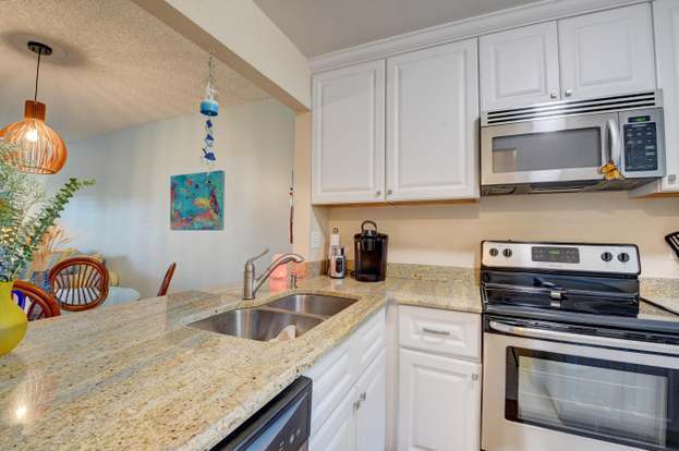 Building Photo - 207 Tropic Isle Dr