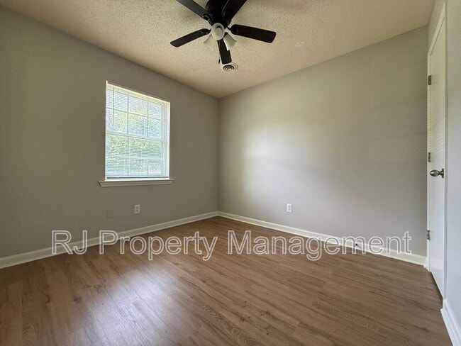 Building Photo - 4200 Clydesdale Dr