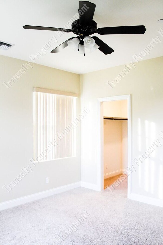 Building Photo - Spacious Custom Home Near Lindsay and McKe...