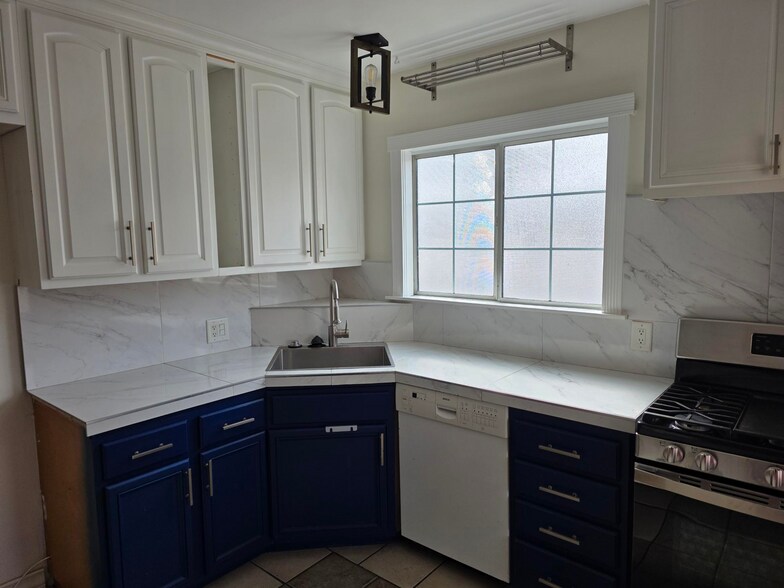 Building Photo - 509 S Catalina Ave