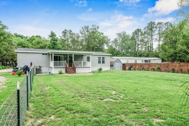 Building Photo - Charming 3/2 in the Heart of Williston – U...