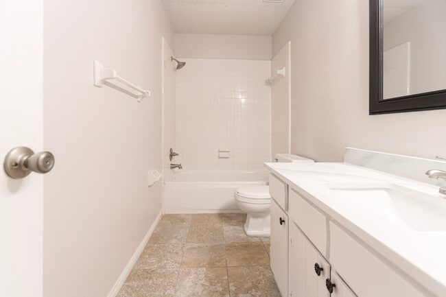 Building Photo - 2135 Whiteback Dr