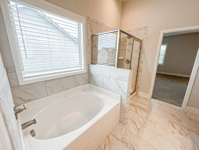 Building Photo - 4624 Silver Oak Dr SW