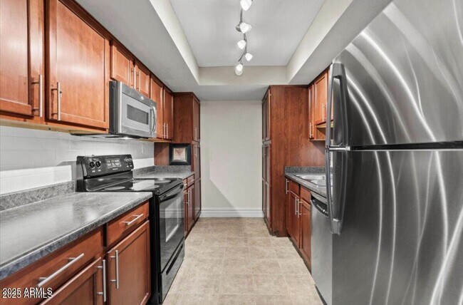 Building Photo - 3825 E Camelback Rd