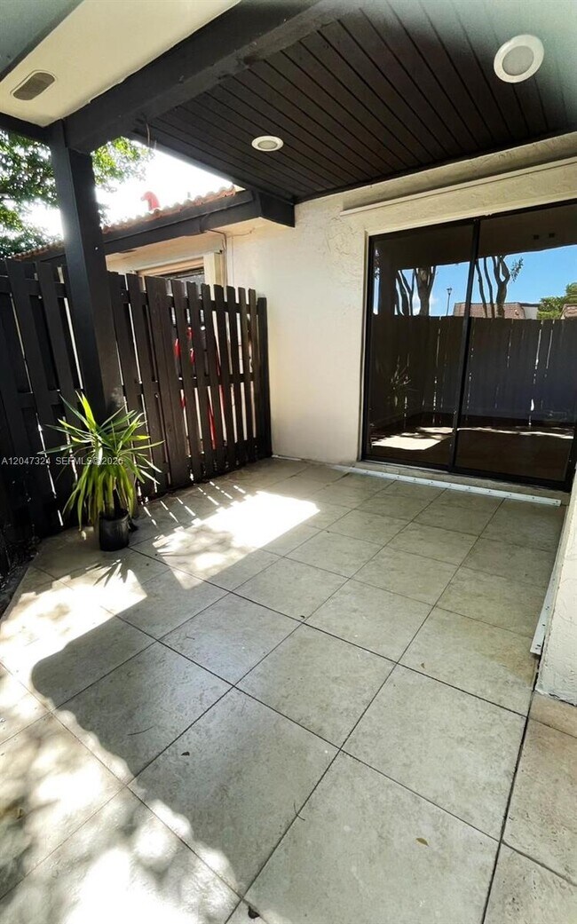 Building Photo - 15210 SW 48th Terrace