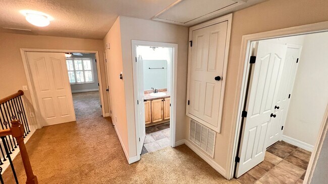 Building Photo - Charming 3-Bedroom Townhome in Oviedo – La...